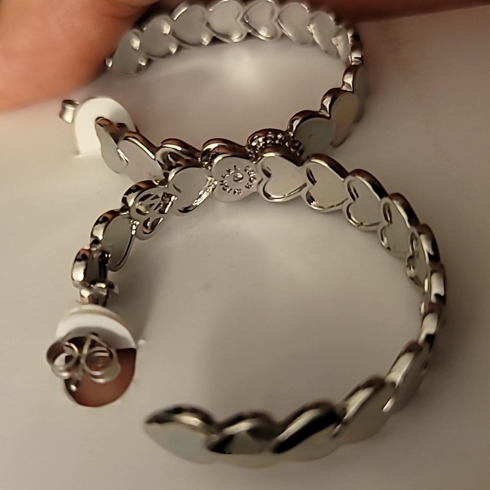 Michael Kors Silver Brass Heart Hoop Earrings NWT - Picture 11 of 13